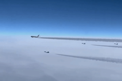 Chiến đấu cơ hộ tống máy bay của ông Putin đi vào Kazakhstan