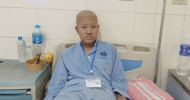 Con trai mắc ung thư, gia đình nghèo ở Thanh Hóa kiệt quệ vì tiền chữa bệnh