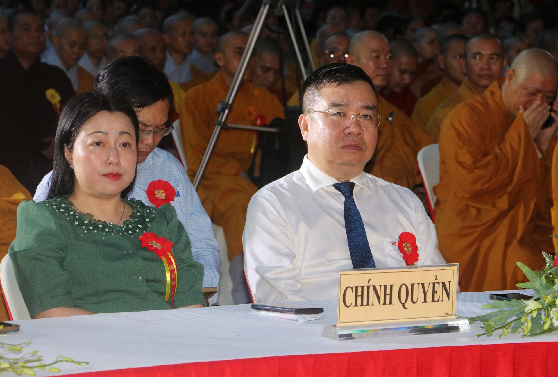 Hàng nghìn người đổ ra đường xem diễu hành xe hoa mừng Đại lễ Phật đản ở Vũng Tàu..JPG.jpg