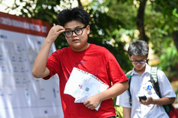 Học sinh thi lớp 10.jpg