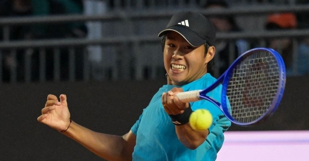 Learner Tien vào vòng 3 Roland Garros sau 5 set nghẹt thở
