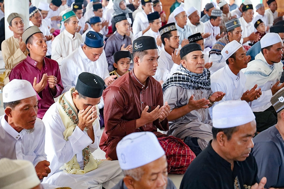 Mùa yêu thương và tha thứ trong Tết Roya Haji của dân tộc Chăm