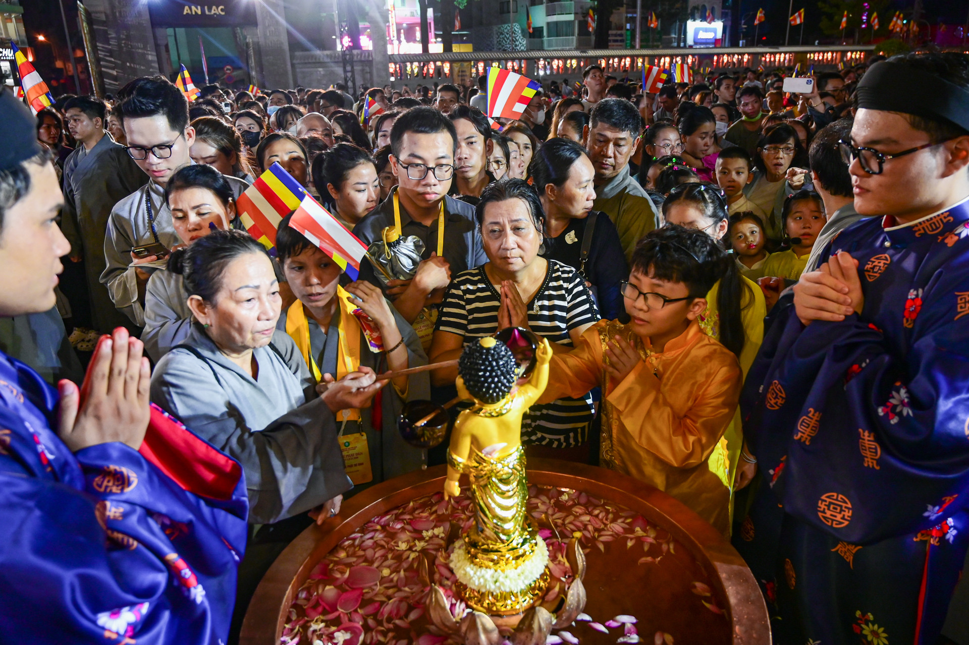 phật đản 12.jpg