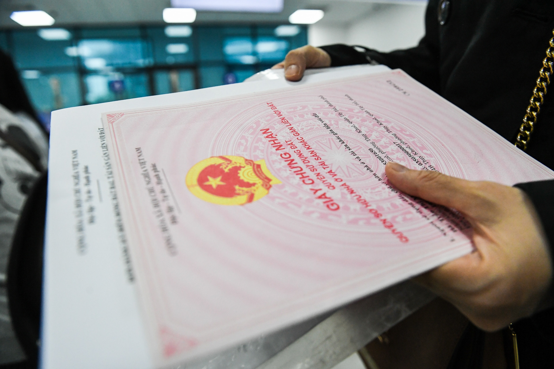 TPHCM tăng tốc gỡ vướng, cấp sổ hồng cho hàng loạt dự án tồn đọng