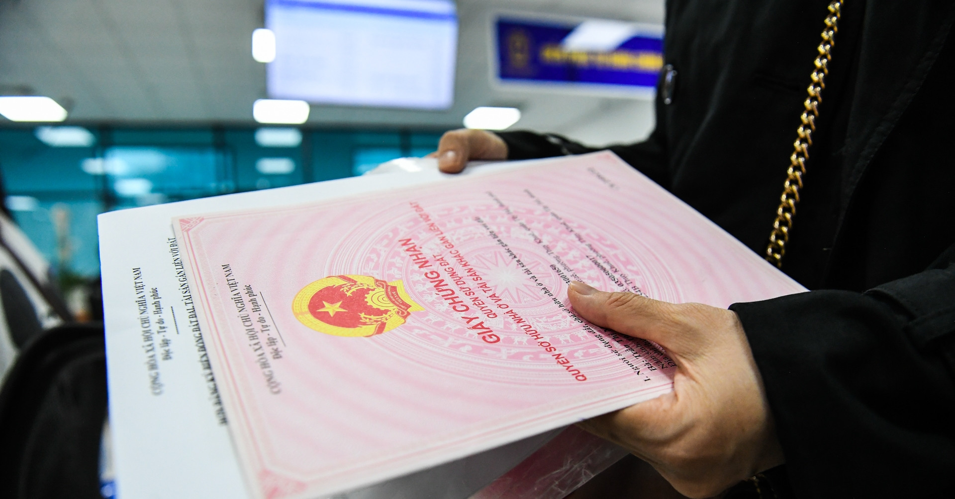 TPHCM tăng tốc gỡ vướng, cấp sổ hồng cho hàng loạt dự án tồn đọng