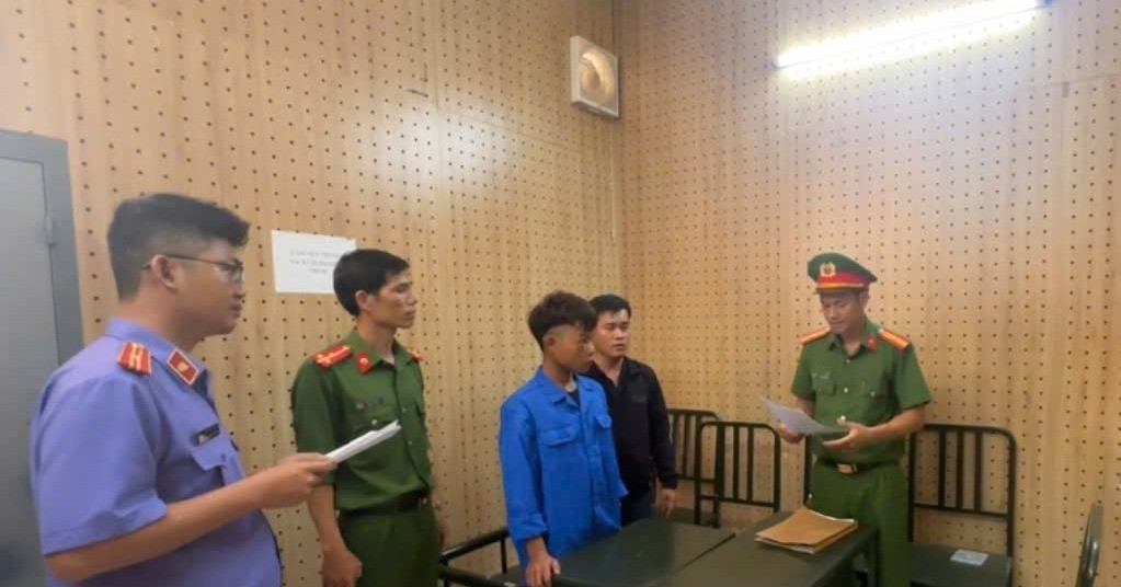 Trộm xe máy rồi tự ngã bất tỉnh bên đường, thanh niên bị bắt khẩn cấp