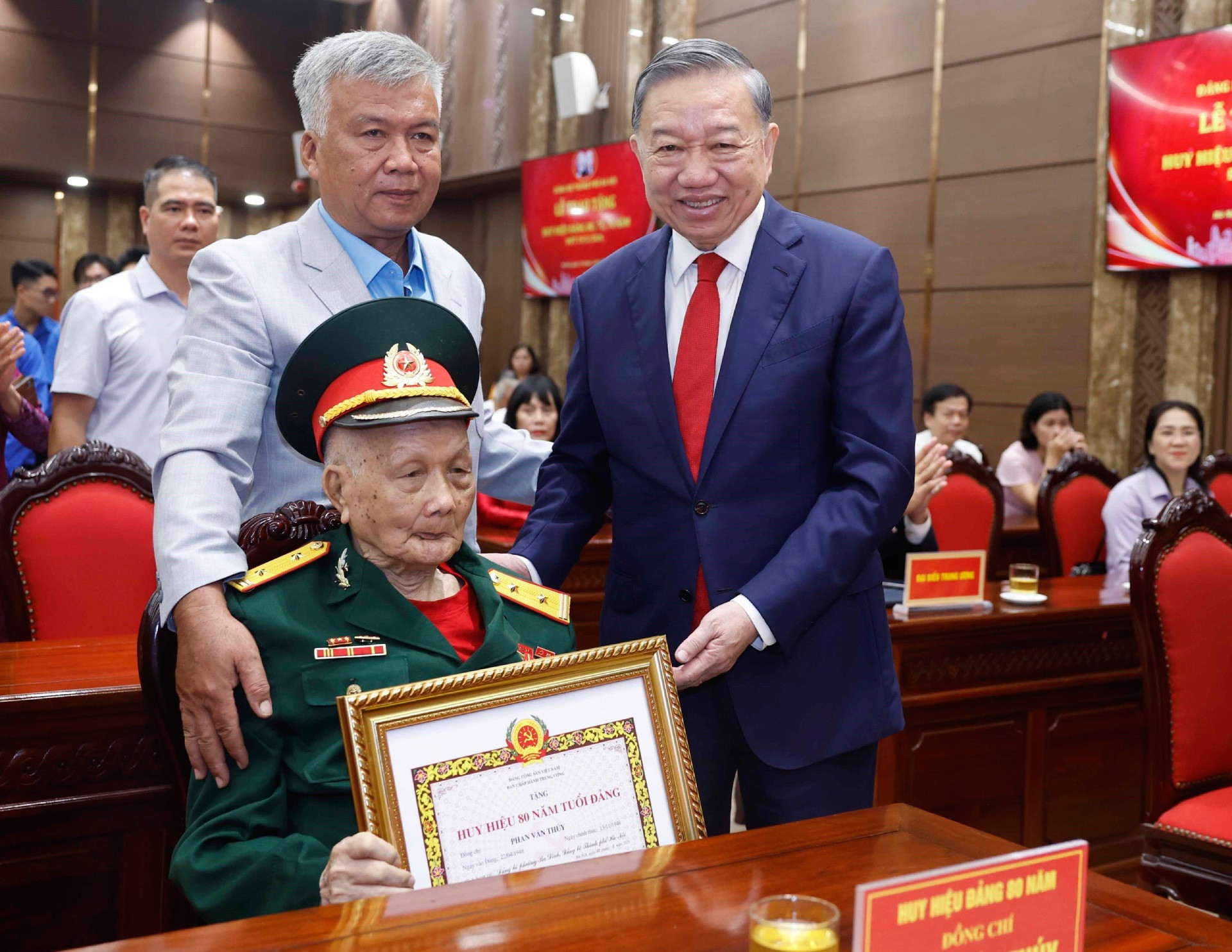 vnapotaltongbithuchutichnuocduletraotanghuyhieudangchodangvienlaothanhcuadangbohanoi8770134 1779163338494844217180.jpg