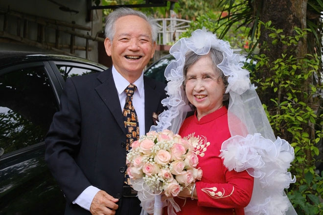 Vợ chồng ở Ninh Bình tổ chức ‘đám cưới ngọc bích’, chuyện tình 55 năm đẹp như mơ
