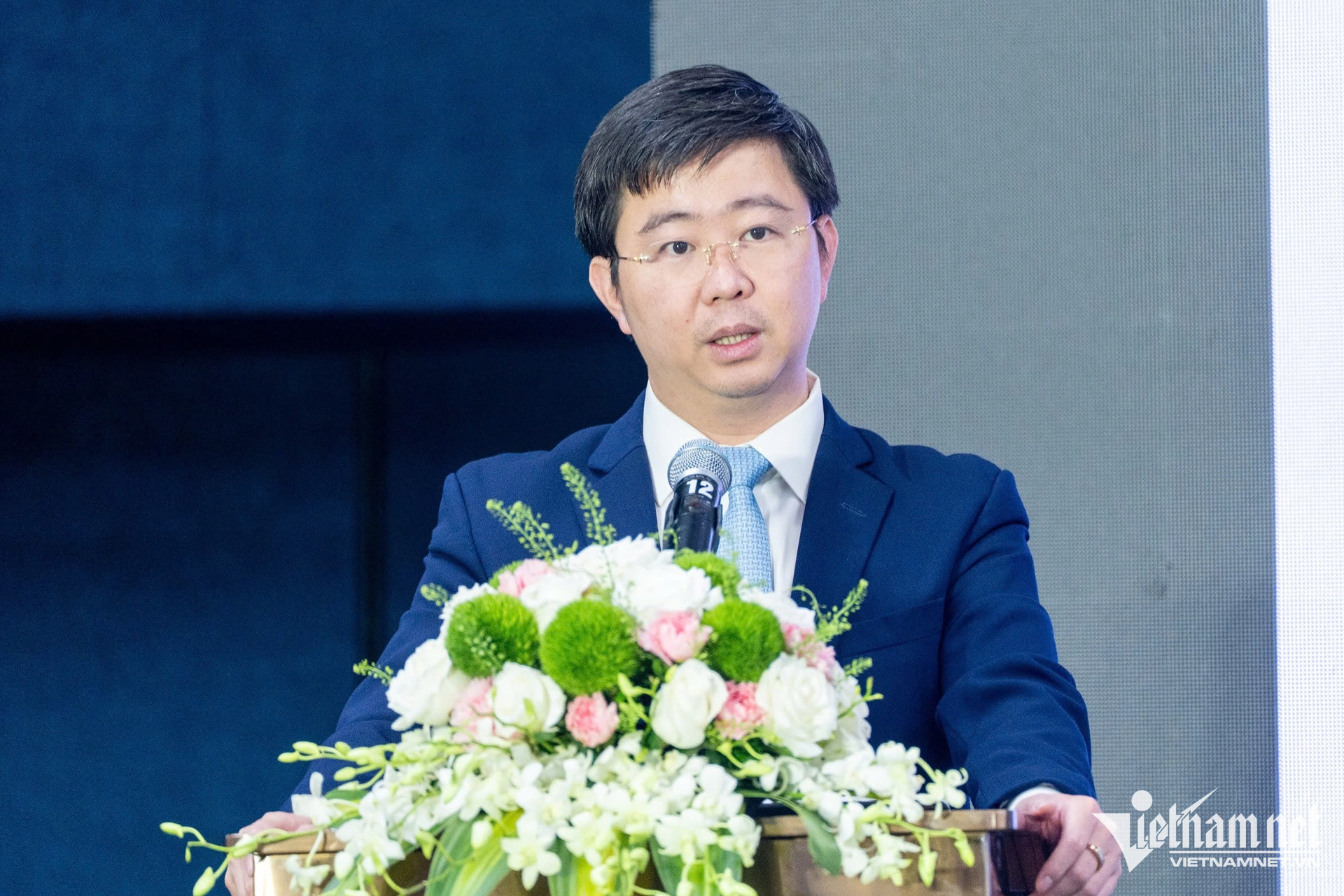 W-chuyen doi nhan luc thoi AI 1.jpg