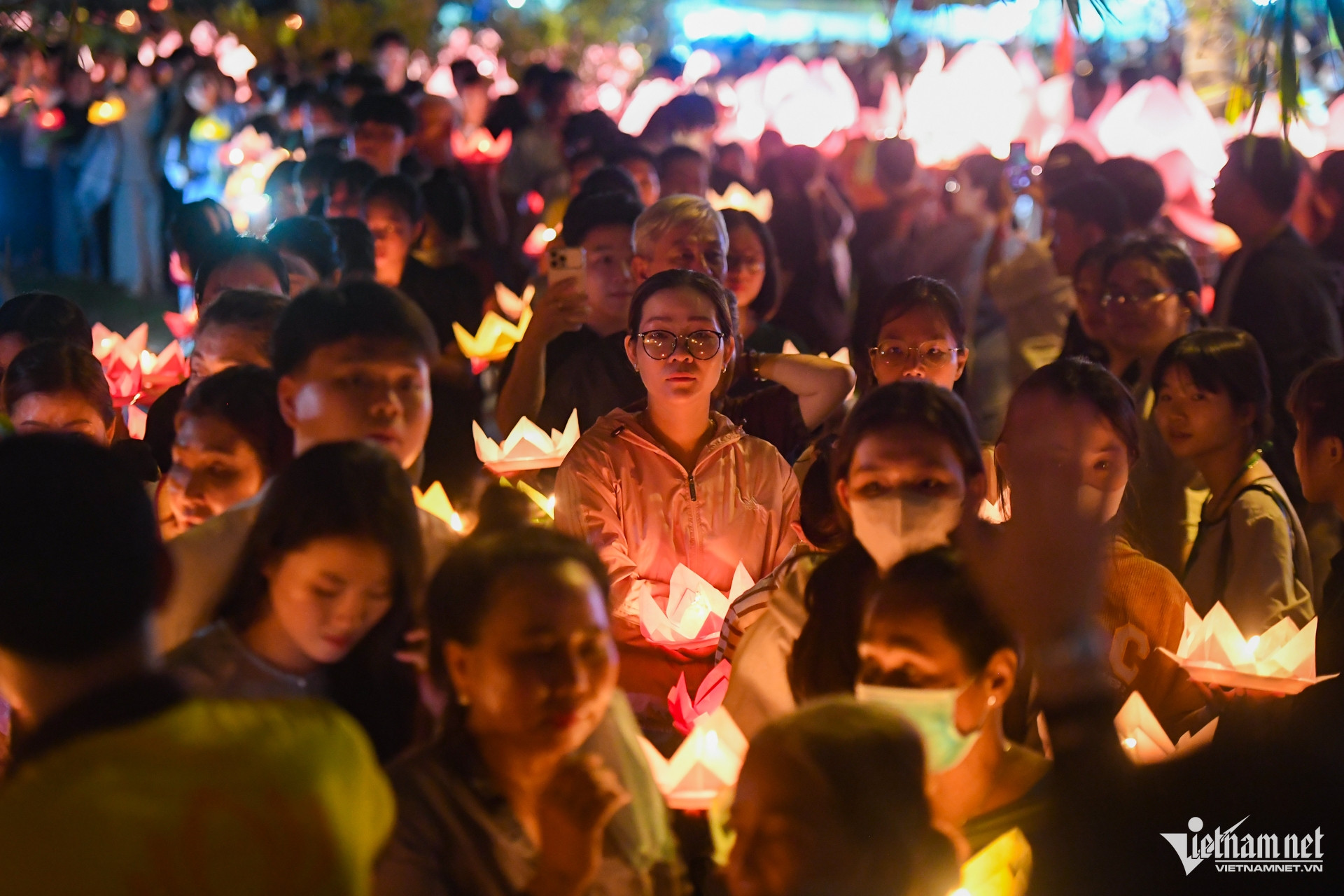 W-phật đản TPHCM   nguyễn huế 9.jpg