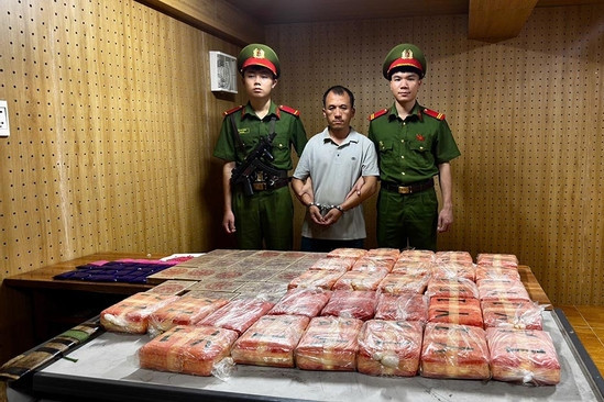  Bản tin cuối ngày 29/5: Bắt người Lào vận chuyển ma túy, dùng dao chống trả 