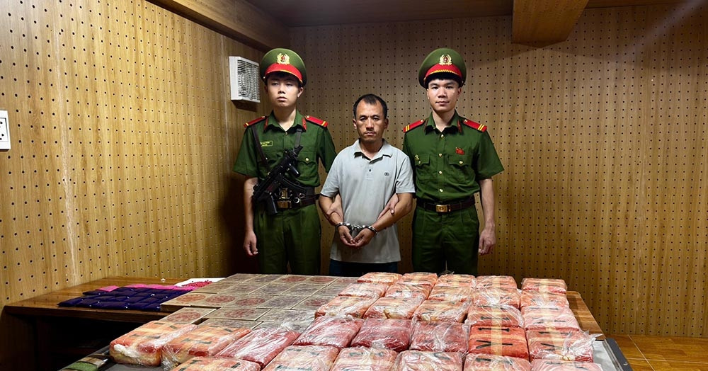 Bắt đối tượng người Lào vận chuyển ma túy, dùng dao chống trả làm công an bị thương
