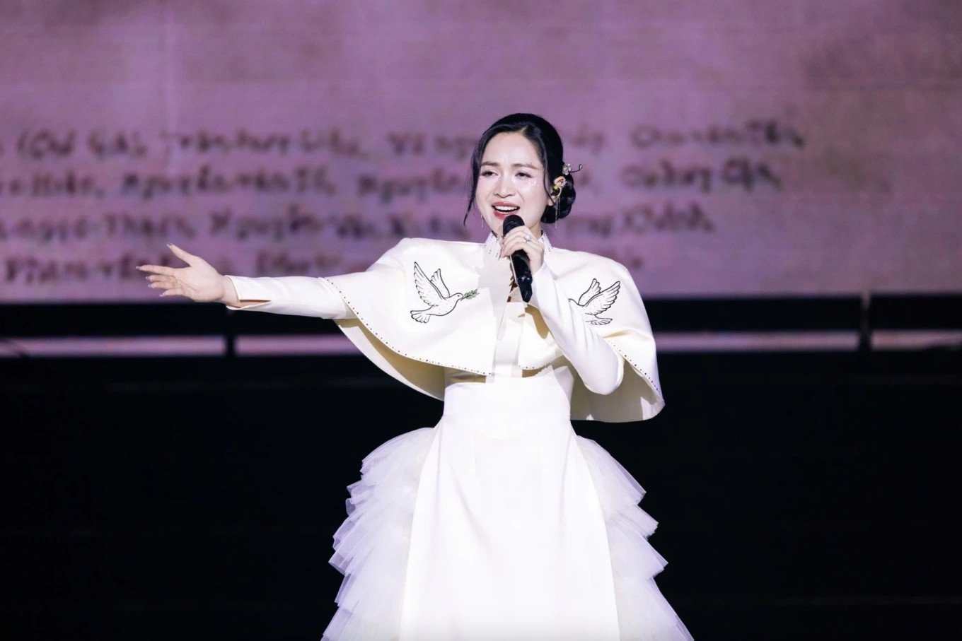 Chấn chỉnh hát nhép, sáng tác dễ dãi
