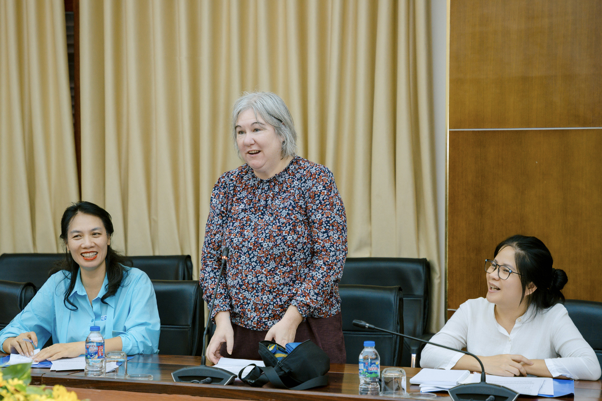 hoat dong chuong trinh tien ve phia truoc.JPG