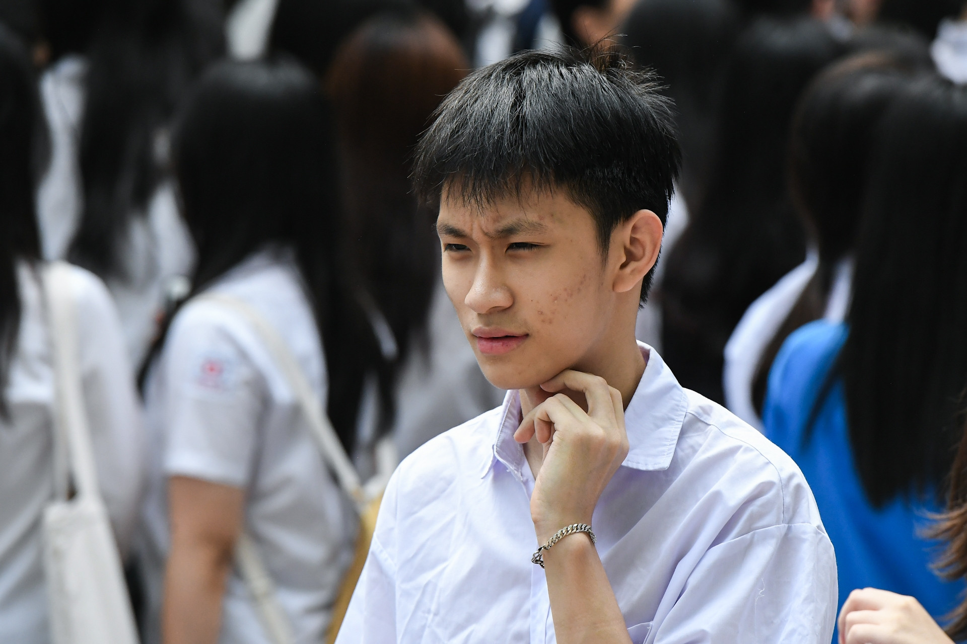 Một ngày trước kỳ thi vào lớp 10, học sinh vẫn tranh thủ từng giờ để học thêm