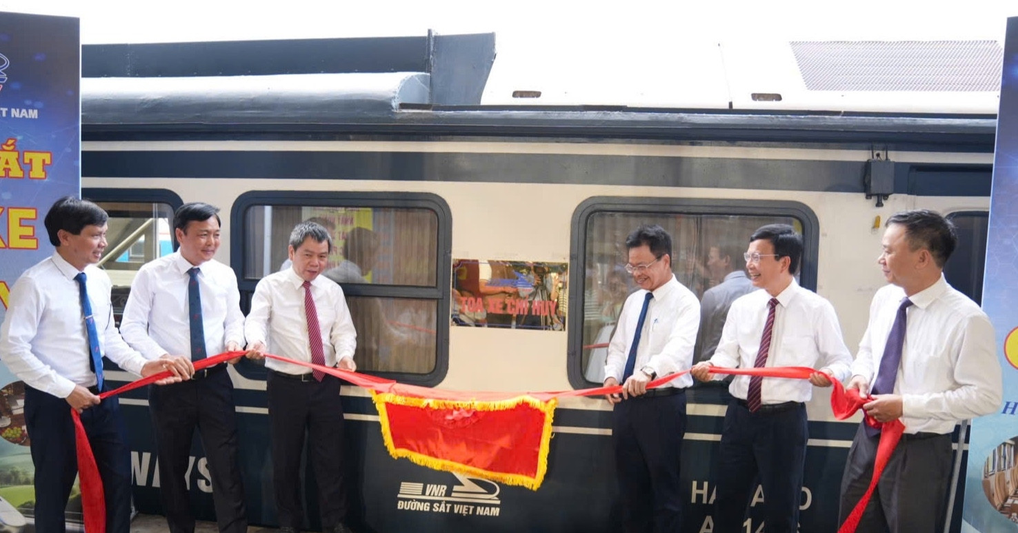 Ngành đường sắt lần đầu đưa &amp;apos;Sở chỉ huy di động&amp;apos; lên tàu