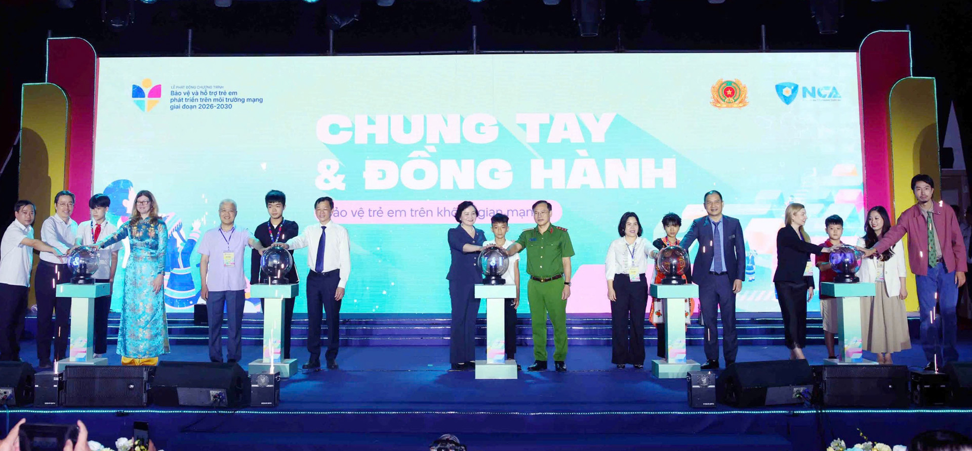 phat dong chuong trinh bao ve tre em tren mang 1.JPG