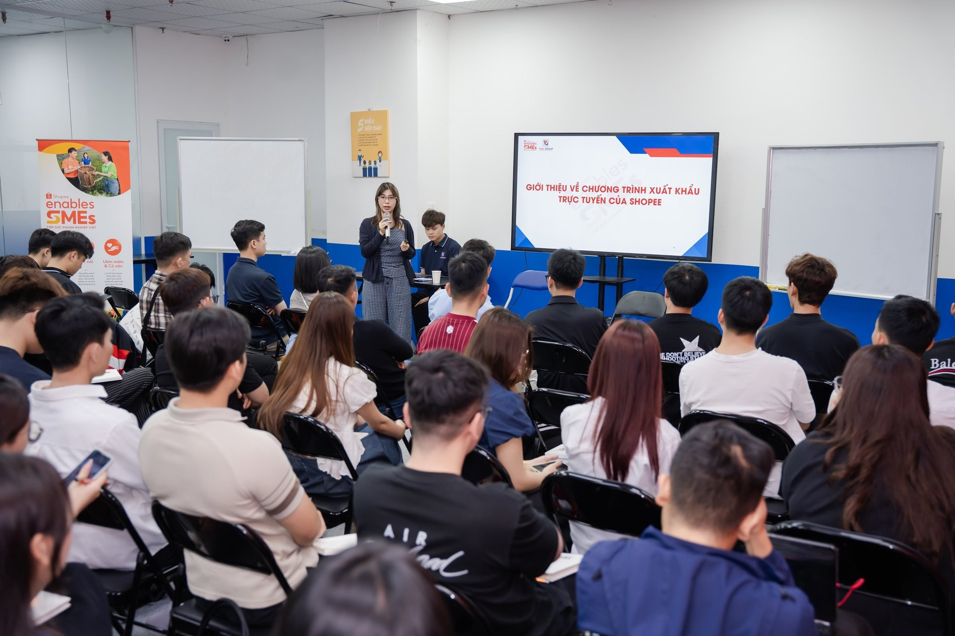 Shopee đào tạo thương mại điện tử cho doanh nghiệp: 1 tháng, doanh thu tăng 63%