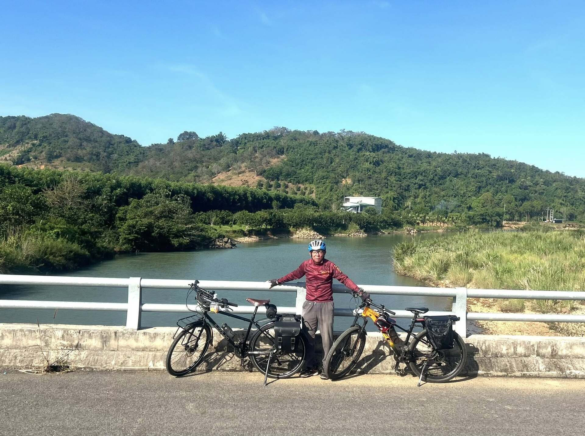 thầy giáo xuyên việt2.jpg