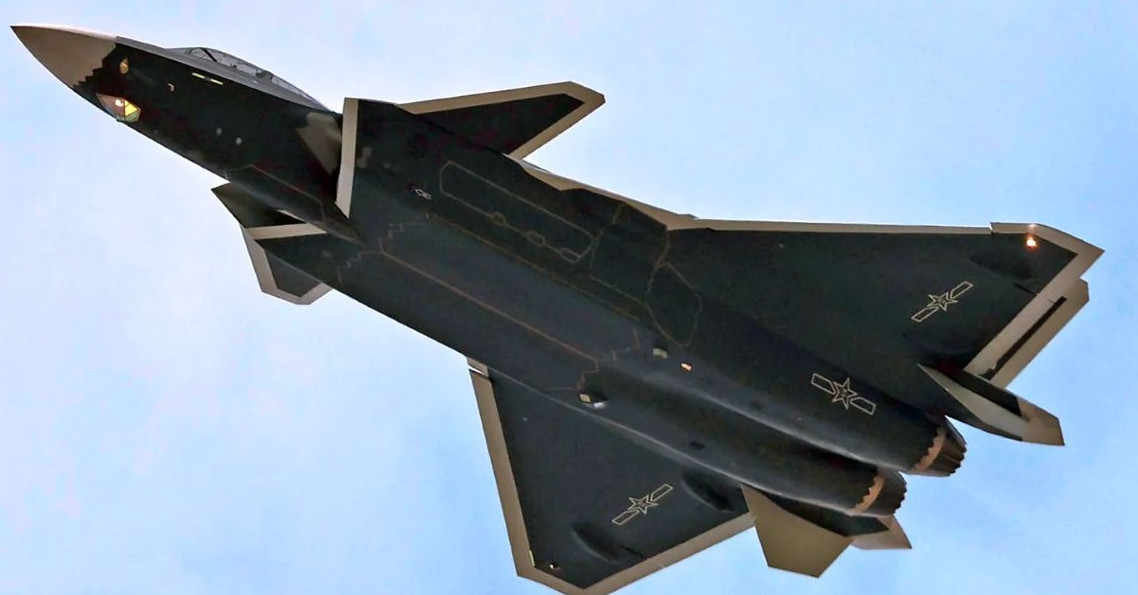 Vượt mặt F-22 và F-35 Mỹ, tiêm kích tàng hình 2 chỗ J-20S lộ diện sức mạnh gây chấn động