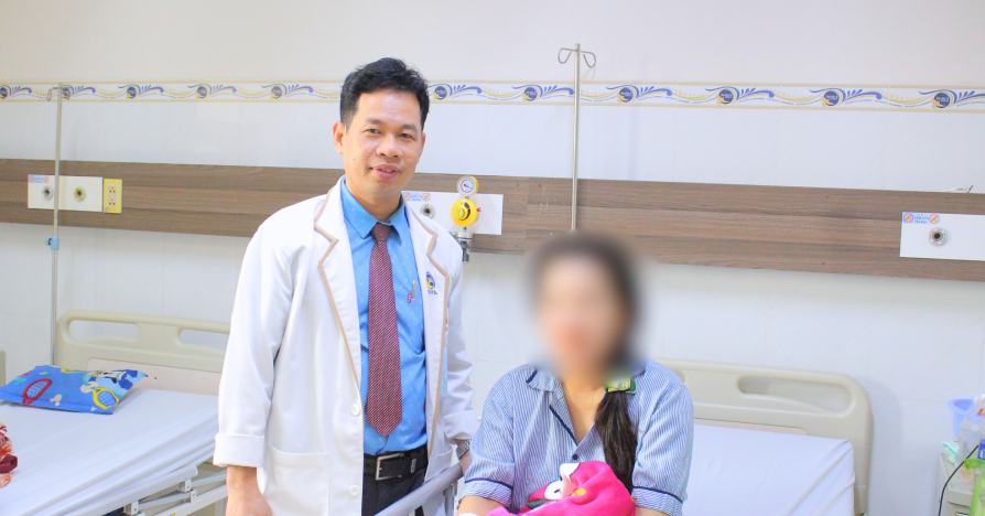 Va vào cây chổi, người phụ nữ bị sợi kẽm dài 18cm đâm xuyên phổi