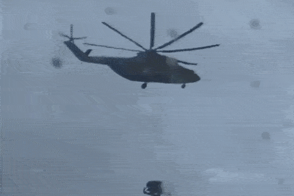 Video trực thăng Mi-26 nâng hệ thống Pantsir lên nóc tòa nhà chọc trời ở Moscow