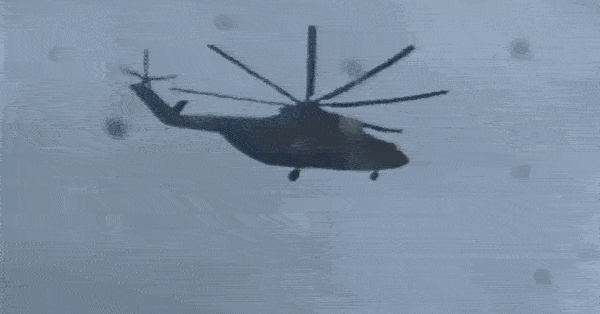Clip trực thăng Mi-26 nâng hệ thống Pantsir lên nóc tòa nhà chọc trời ở Moscow
