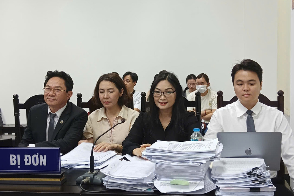 Vụ ly hôn 1.200 tỷ: Tòa tạm hoãn, chưa rõ bác sỹ nha khoa đang ở đâu