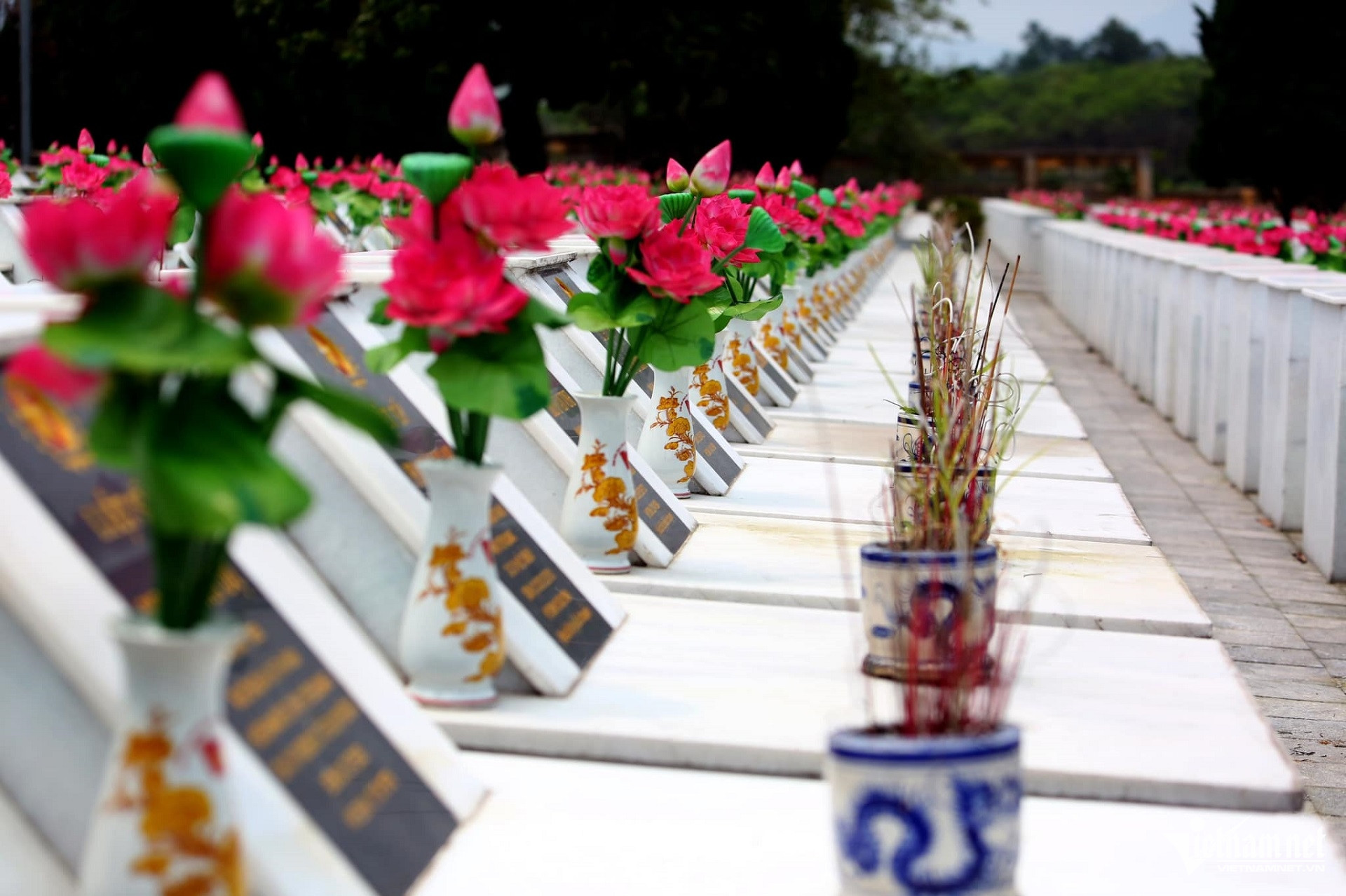 W-kỷ niệm 27.7.jpg