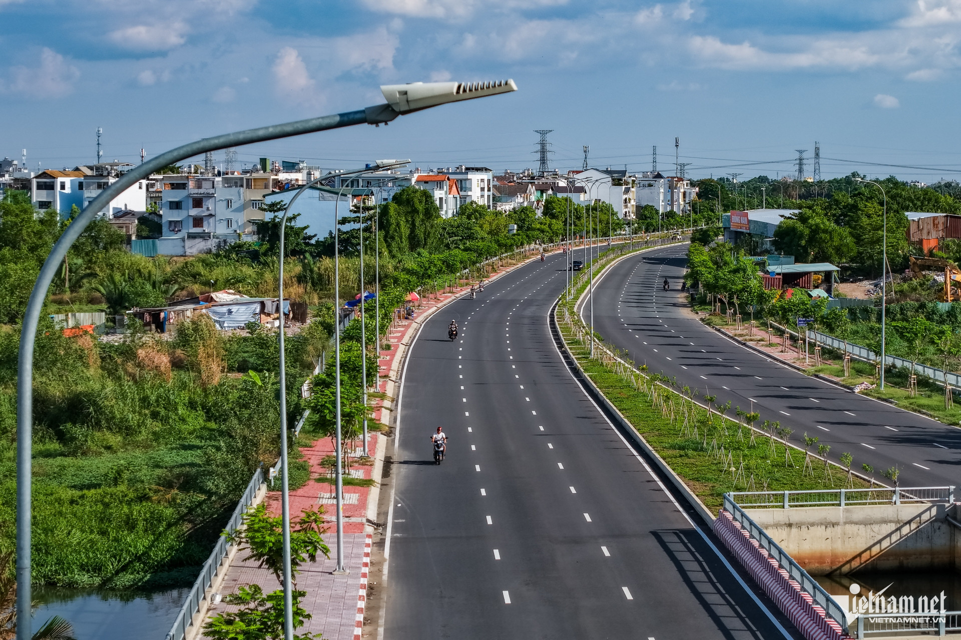 W-quốc lộ 50 TPHCM   Nguyễn Huế 15.jpg