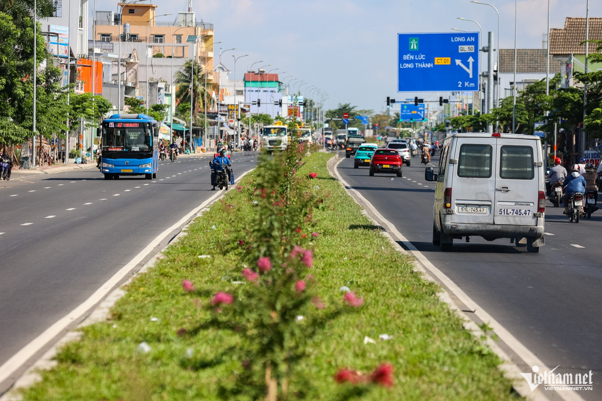 W-quốc lộ 50 TPHCM   Nguyễn Huế 16.jpg