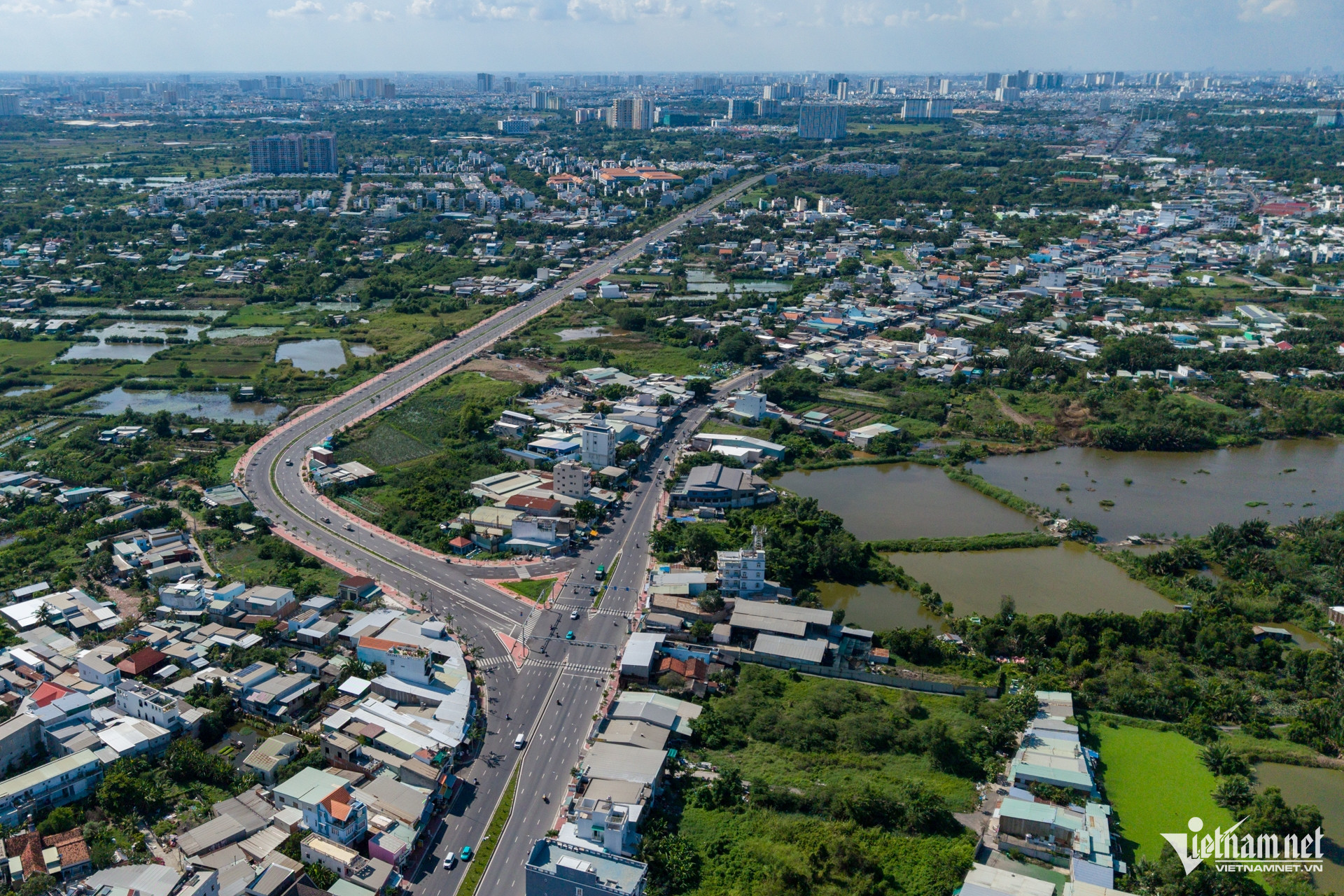 W-quốc lộ 50 TPHCM   Nguyễn Huế.jpg