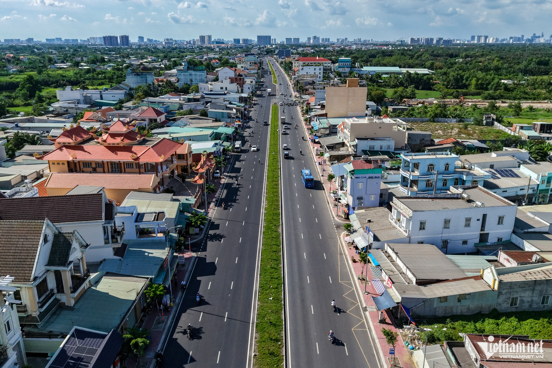 W-quốc lộ 50 TPHCM   Nguyễn Huế 6.jpg