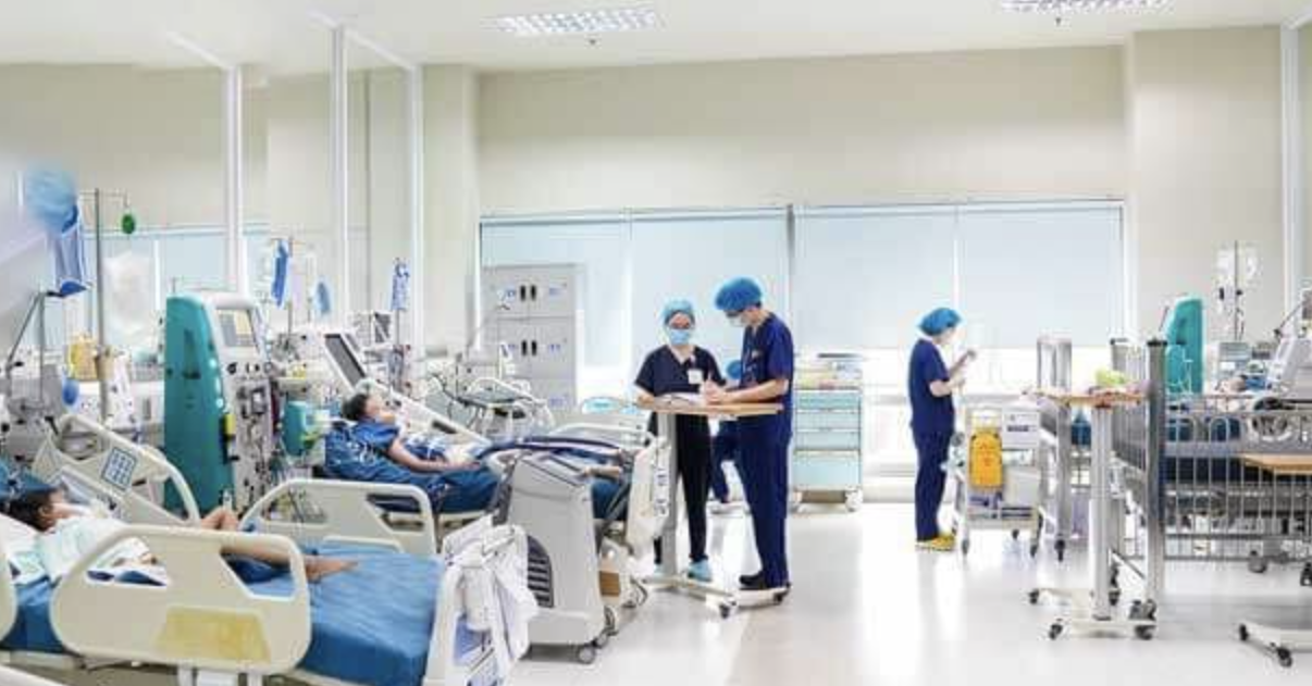 Bé 6 tuổi nguy kịch, phải thở máy vì đuối nước ngay trong khuôn viên gia đình