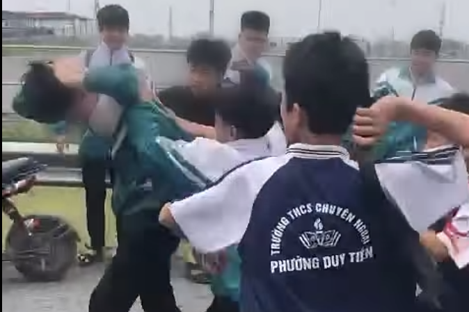 Công an xác minh vụ nam sinh lớp 9 ở Ninh Bình bị đánh hội đồng