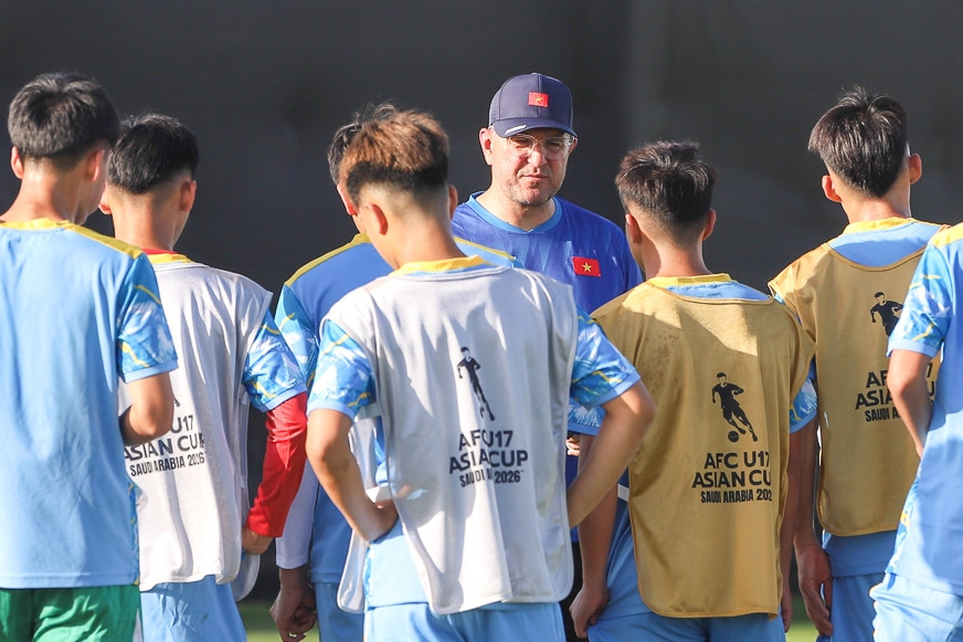 HLV Cristiano Roland nói điều quan trọng về U17 Việt Nam