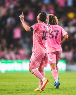 https://static-images.vnncdn.net/vps_images_publish/000001/000003/2026/5/3/messi-inter-miami-1-453.jpg