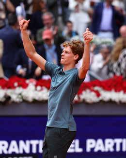 https://static-images.vnncdn.net/vps_images_publish/000001/000003/2026/5/3/sinner-vs-zverev-6-2479.jpg