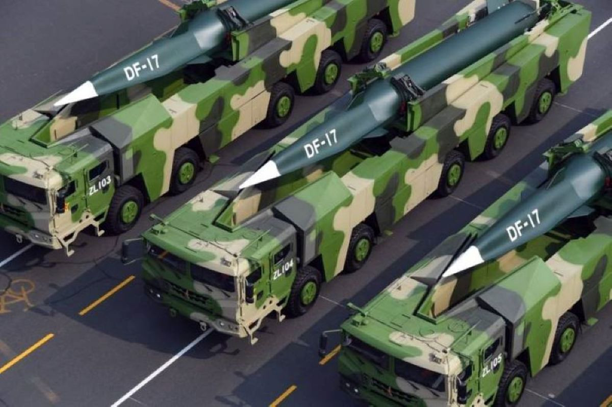 Tên lửa siêu vượt âm DF 17 Trung Quốc.jpg