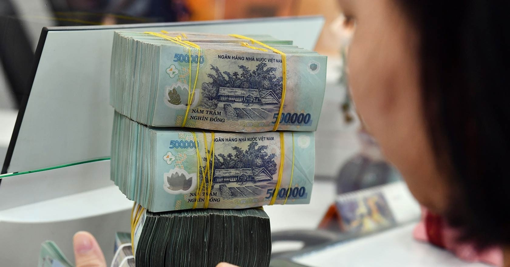 Thay đổi mới về thuế hộ kinh doanh; chuyển khoản trên 500 triệu hết thời "lách luật"
