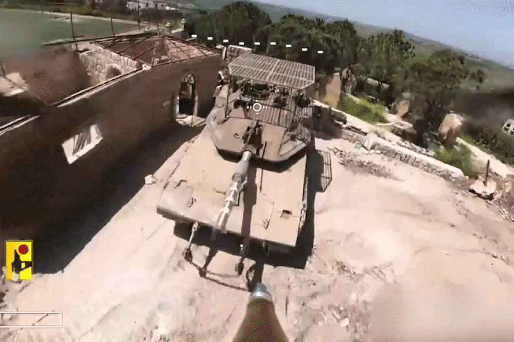 Video FPV cảm tử Hezbollah thiêu cháy xe tăng Merkava của Israel