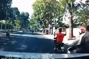  Xác minh vụ nam thanh niên đang chạy xe bị tấn công bằng mũ bảo hiểm gây phẫn nộ 