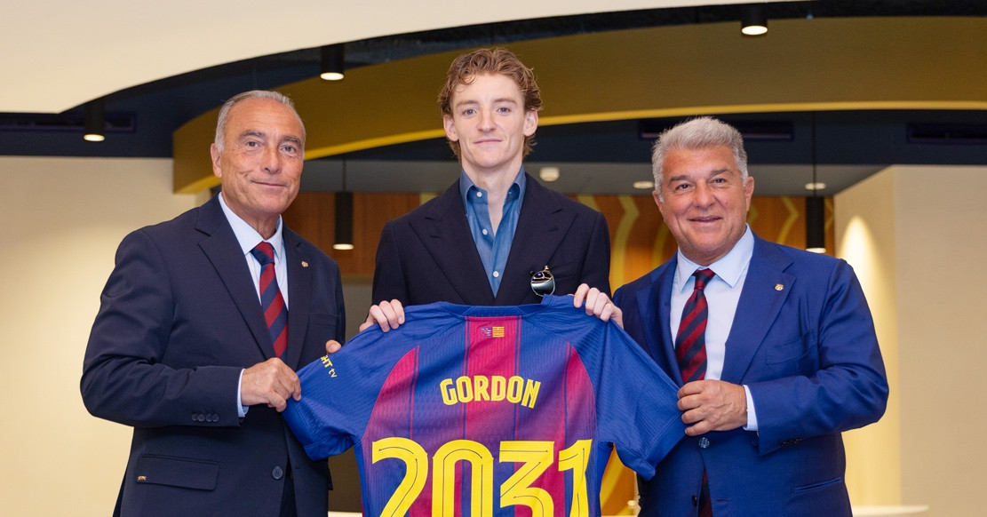 Anthony Gordon bảnh bao ra mắt màu mới Barcelona