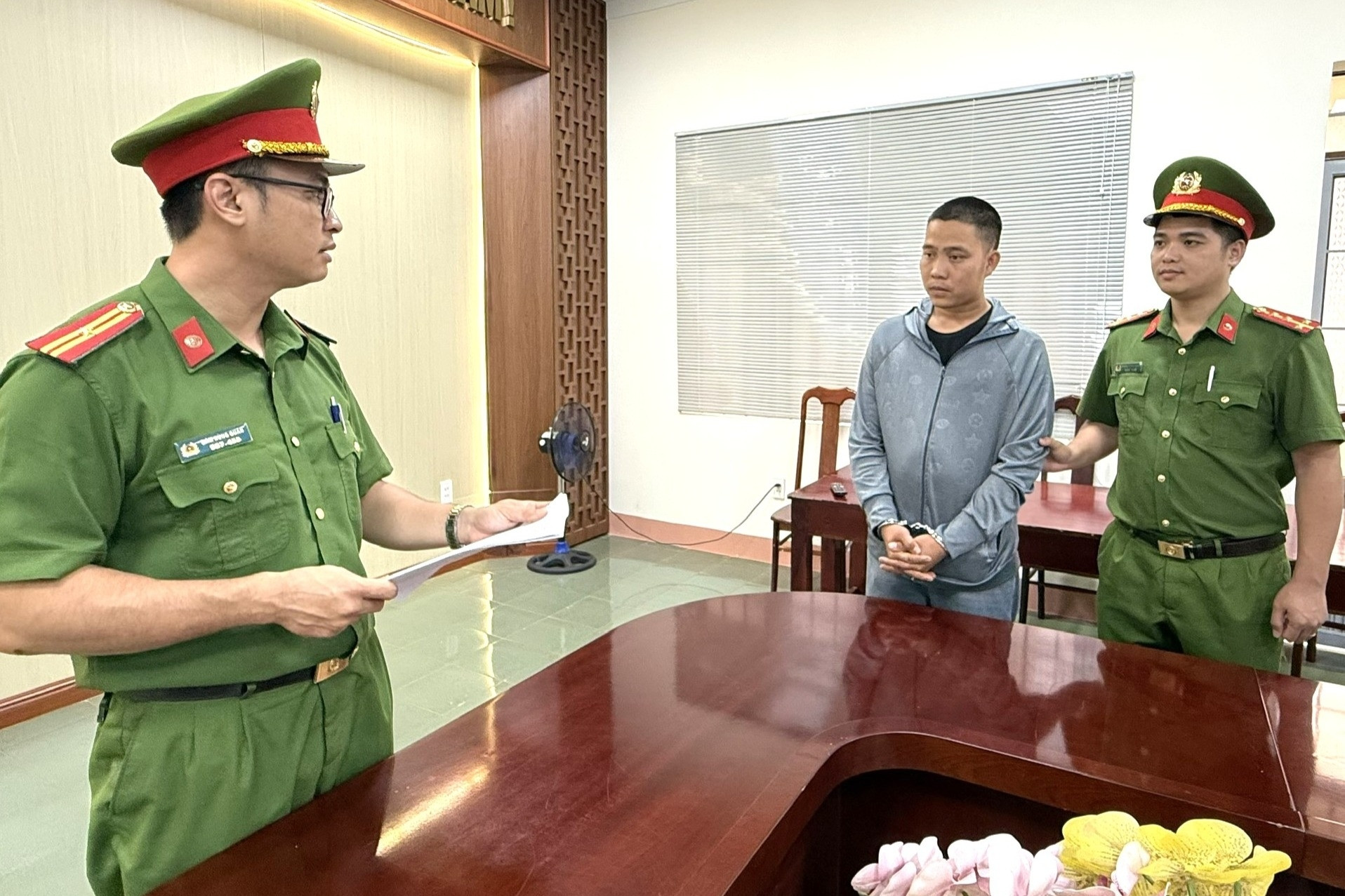 Bắt tạm giam tài xế xe tải vượt ẩu cán tử vong nữ sinh lớp 9