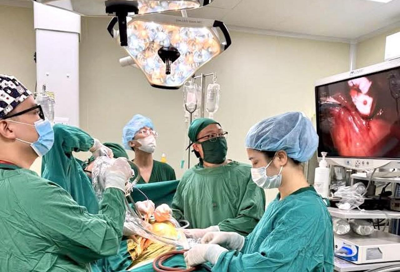 Bỏ qua thủ tục hành chính, cứu sống thanh niên 18 tuổi bị đâm thấu tim, phổi