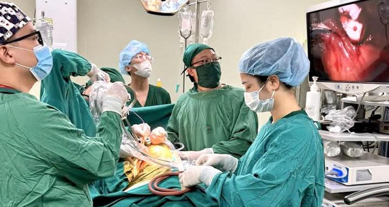 Bỏ qua thủ tục hành chính, cứu sống thanh niên 18 tuổi bị đâm thấu tim, phổi