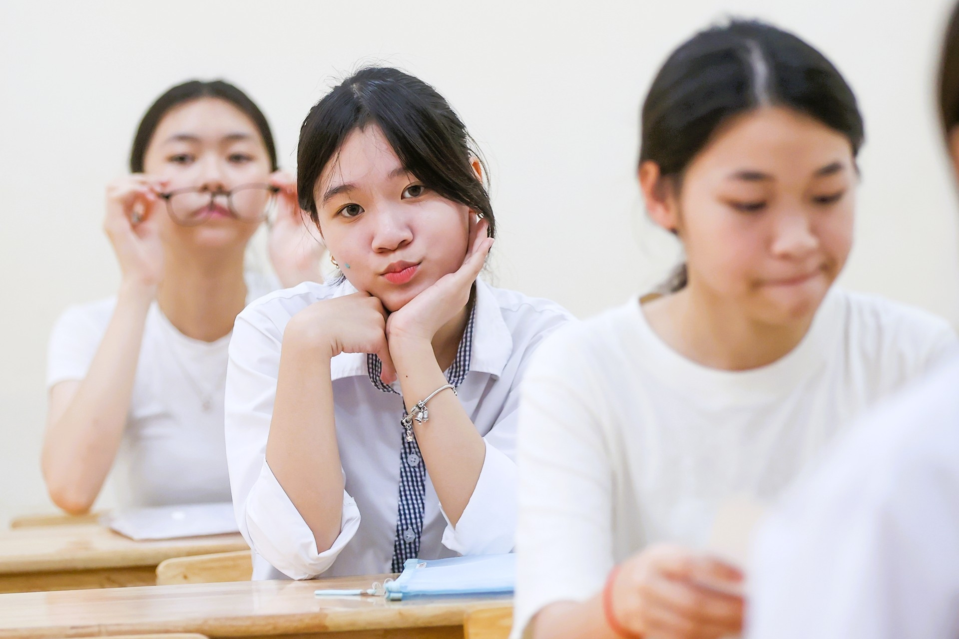 Đề Văn thi lớp 10 Hà Nội: Học sinh dễ đạt mức 5-6 điểm, nhiều điểm 7-8