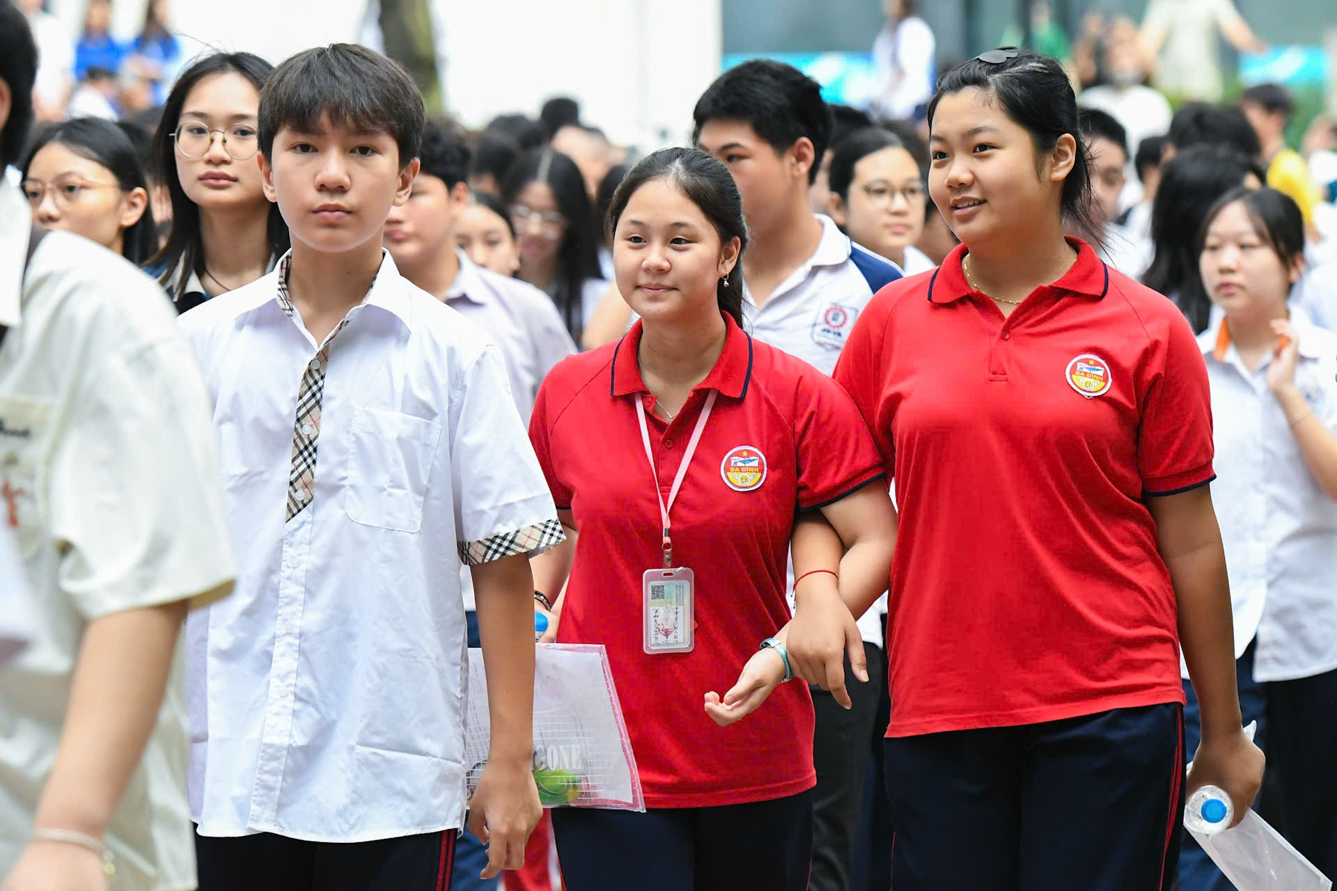 Hơn 123.000 học sinh Hà Nội bước vào môn thi đầu tiên để tranh suất vào lớp 10