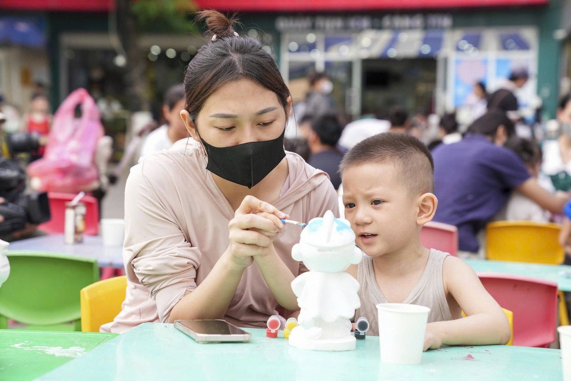 Giữ trọn tuổi thơ cho những em nhỏ ở viện nhiều hơn ở nhà