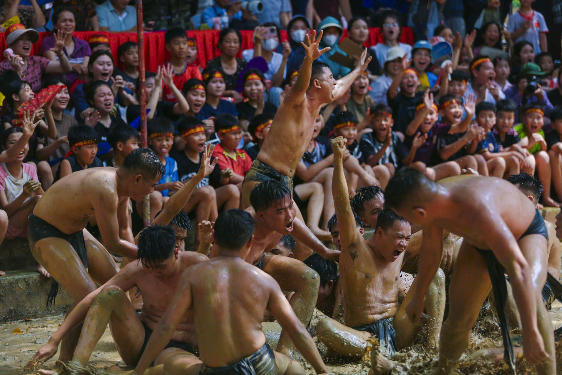 lễ hội vật cầu bùn vân hà_23.JPG